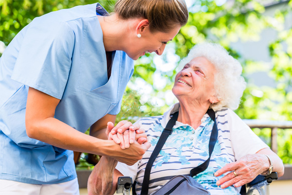 Curso de Auxiliar de Saúde com especialização em Geriatria